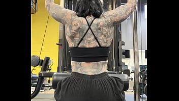 Lat pulldown with muscle step mommy