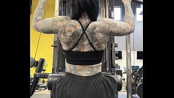 Lat pulldown with muscle step mommy