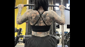 Lat pulldown with muscle step mommy