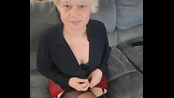 Cc mon cheri tu aimerais venir derrière moi pour me bouffer le cul