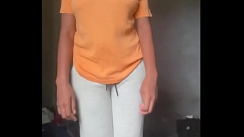 Viens me baiser j’ai envie que tu me defonce