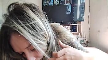 Mamando uma rola pela manhã