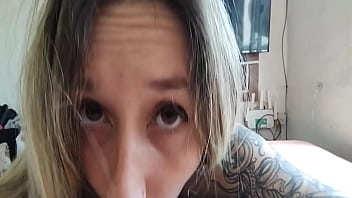 Mamando uma rola pela manhã