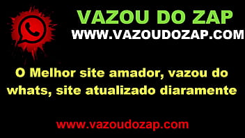 Namorada dando de quatro na praia