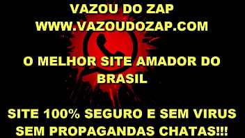 Namorada dando de quatro na praia