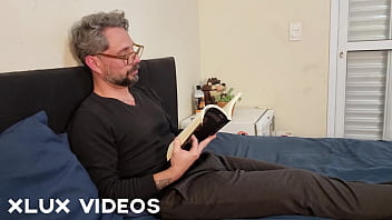 Apostei minha bucetinha no jogo de pc e perdi ele pro amigo do meu pai completo no sheer red