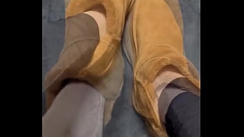 Happy 2nd advent #feet #feetworld #teen #boots #footjob #nylonfeet