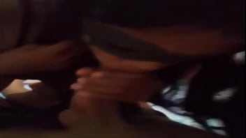 Acabe dos veces en su rica garganta