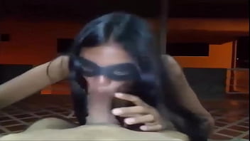 Acabe dos veces en su rica garganta