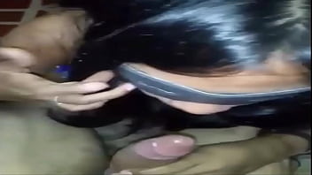 Acabe dos veces en su rica garganta