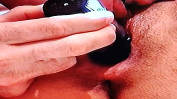 Lamiendo un coño jugoso