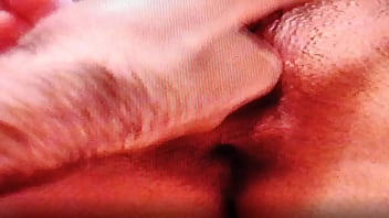 Lamiendo un coño jugoso