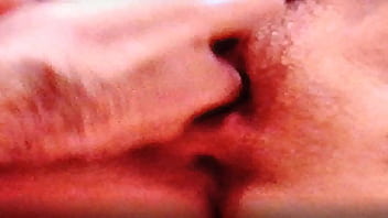 Lamiendo un coño jugoso