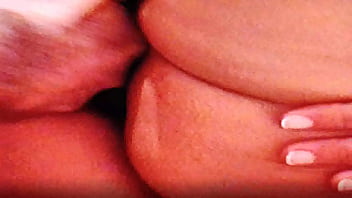 Lamiendo un coño jugoso