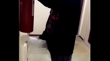 Novinho fudendo com a garrafa de catuaba