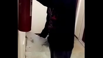 Novinho fudendo com a garrafa de catuaba