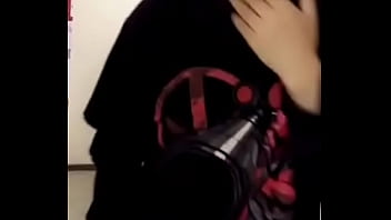 Novinho fudendo com a garrafa de catuaba