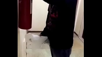 Novinho fudendo com a garrafa de catuaba