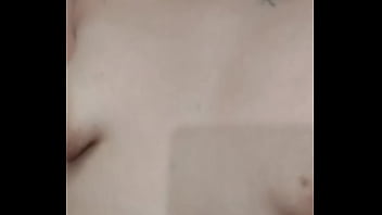 La creyente sale a dar la palabra y se regresa a masturbarse