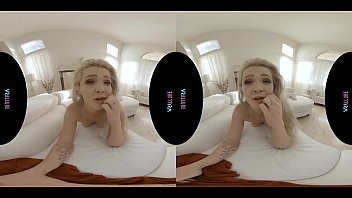 Adorable blonde gets off while using her vibrator in virtual reality