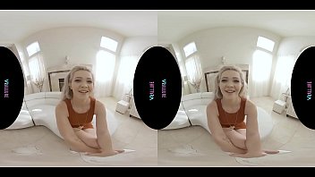 Adorable blonde gets off while using her vibrator in virtual reality