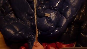 Bonne Grosse Pisse Sur Deux Parkasite Pleine De Sperme thumbnail