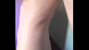 Branquinha super sexy se exibindo