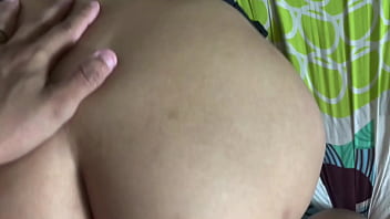 Padrastro pervertido le enseña a follar a su hijastra despues de la escuela y se corre en su boca