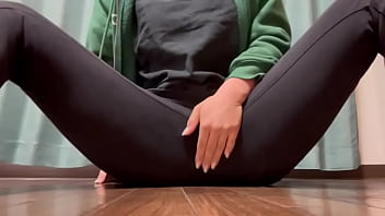 最近寒いから性欲が増してるかも おまんこを触ってオナニーがやめられない。