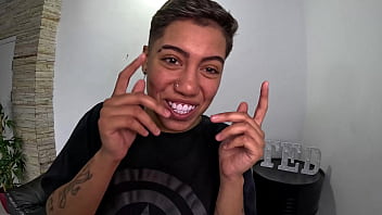 Hoje teve festa na mansão com várias gatas