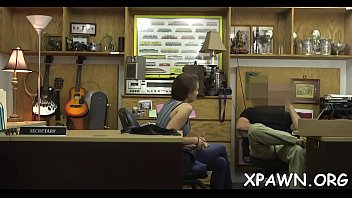 Amateur gal show her curves