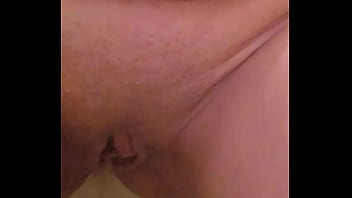 Destiny mae i reaĺly have to pee