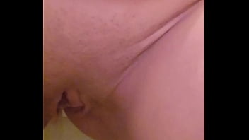 Destiny mae i reaĺly have to pee