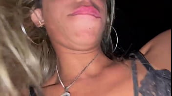 Corno deixa sua esposa da sem camisinha dentro da cabine Corno deixa sua esposa da sem camisinha dentro da cabine