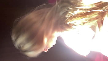 Garota se exibe na webcam mostra toda a sua grande xereca rosa