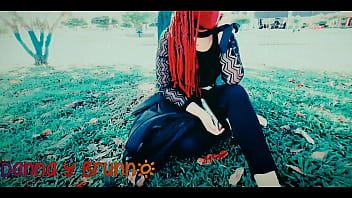 Morena peliroja de un gran culo folla por dinero