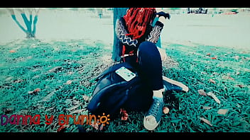 Morena peliroja de un gran culo folla por dinero