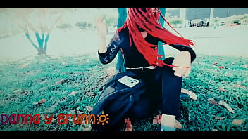 Morena peliroja de un gran culo folla por dinero