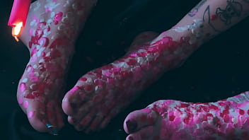 Love how hot wax feels on my feet