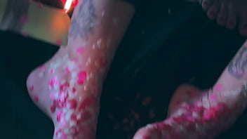 Love how hot wax feels on my feet