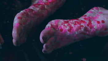 Love how hot wax feels on my feet