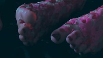 Love how hot wax feels on my feet