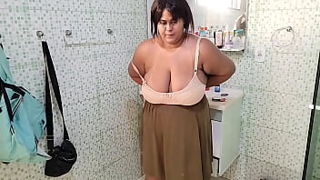 Madrasta Recebe Uma Super Gozada Na Cara De Seu Enteado thumbnail