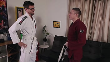 Deixei Ele Me Mamar Em Cima Do Tatame E Batemos Punheta Até Gozar thumbnail