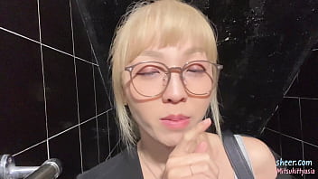 High heeled asian girl gets naughty in restaurant bathroom trailer