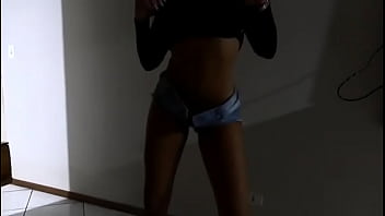 Loira gostosa sensualizando de 4