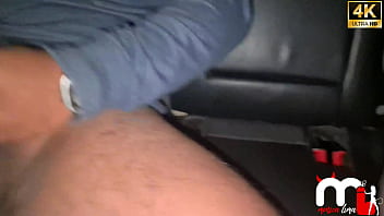 Parei o carro na rua e chamei um pauzudo para me foder na frente do corno