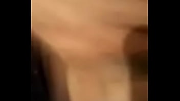 Morena gostosa se acabando na siririca 01