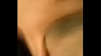 Morena gostosa se acabando na siririca 01