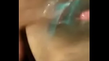 Morena gostosa se acabando na siririca 01